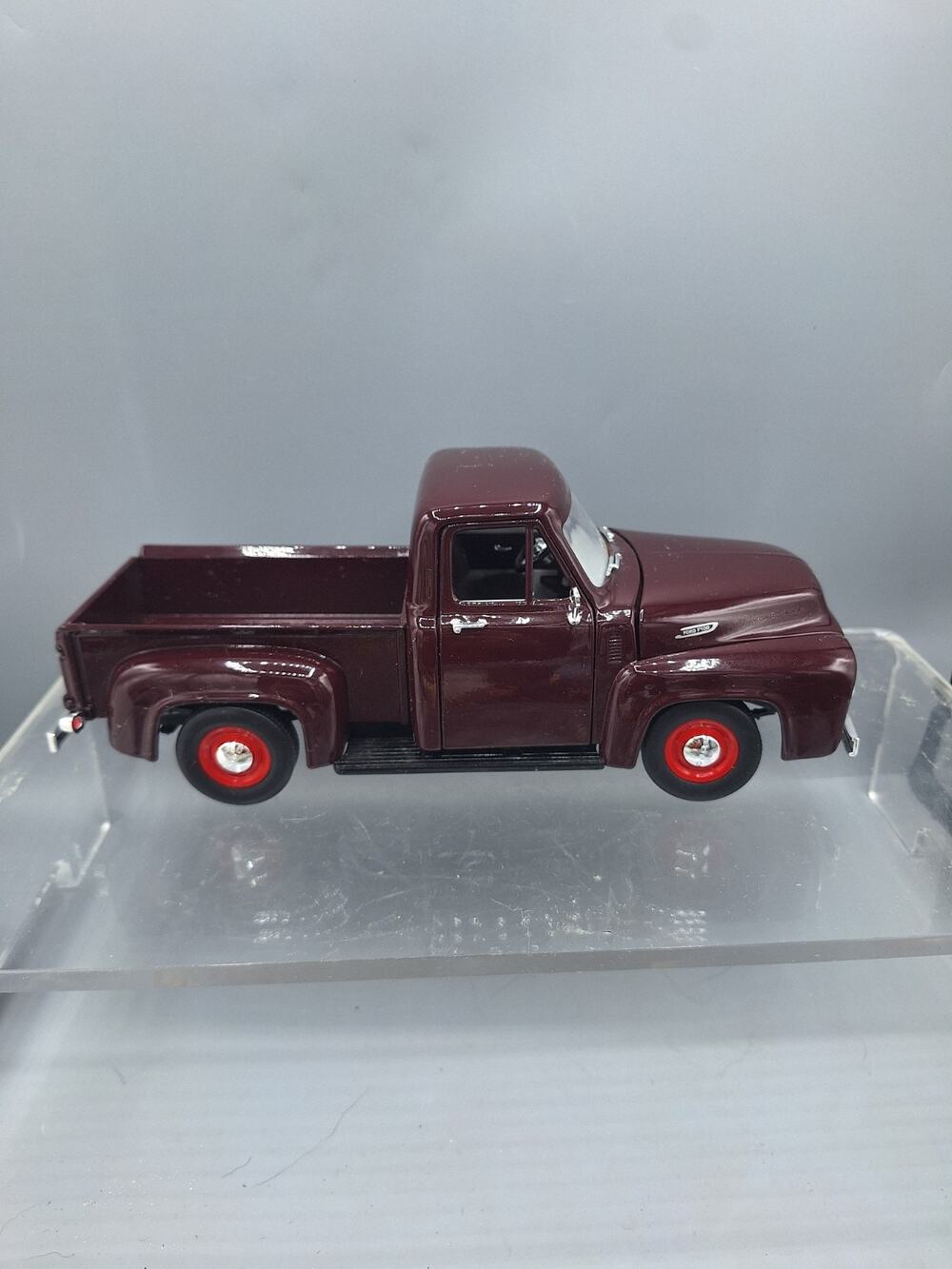 YAT MING/ROAD LEGENDS ~1953 FORD F-100 PICKUP TRUCK - 1/18 DIECAST